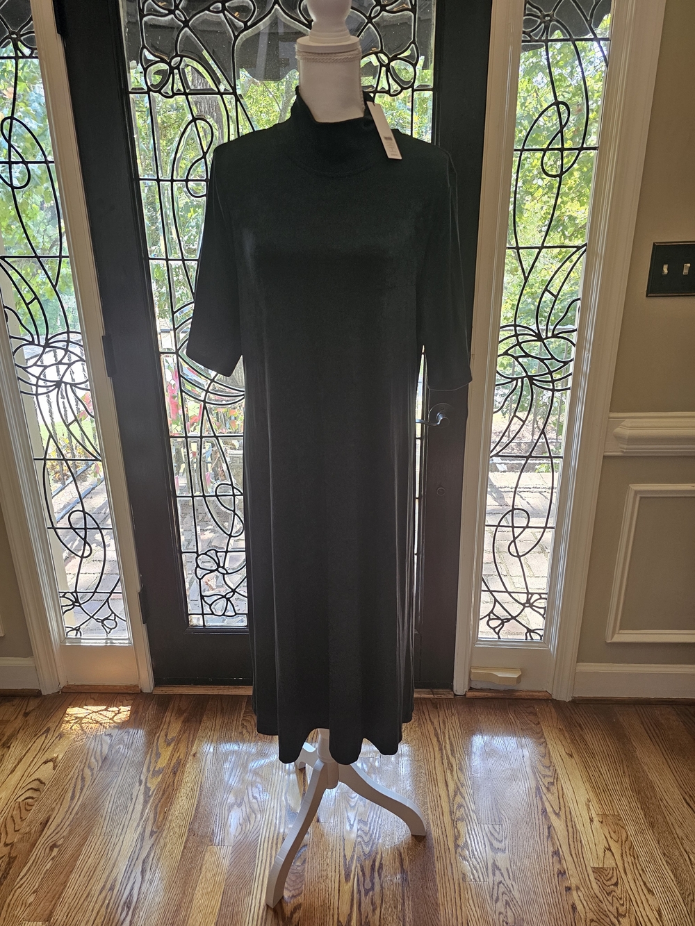 Mock-Neck Short Sleeve Midi Dress in Dark Green